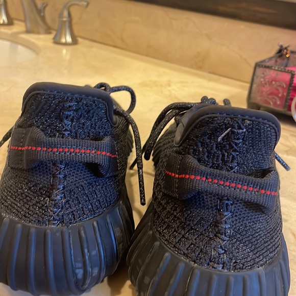 Yeezy size 7 Sneaker - Picture 3 of 10